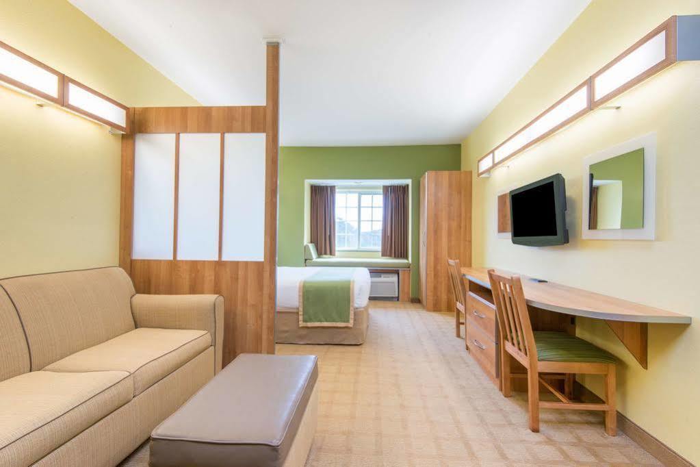 Microtel Inn And Suites By Wyndham Opelika Exterior foto